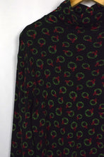 Load image into Gallery viewer, Christmas Wreath Turtle Neck
