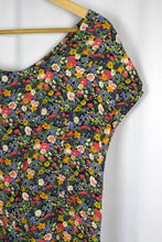 Load image into Gallery viewer, Sleeveless Floral Dress
