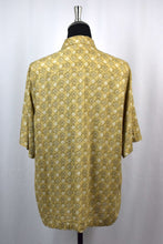 Load image into Gallery viewer, Covington Brand Abstract Diamond Print Shirt
