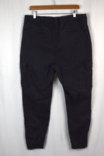 Load image into Gallery viewer, Old Navy Brand Cargo Pants
