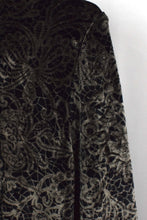Load image into Gallery viewer, Abstract Pattern Velvet Top
