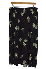 Load image into Gallery viewer, Sag Harbor Brand Floral Print Skirt
