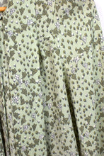 Load image into Gallery viewer, Green Floral Blouse
