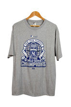 Load image into Gallery viewer, 2009 New York Yankees T-shirt
