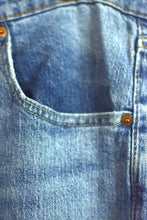Load image into Gallery viewer, Levis Brand 505 Jeans
