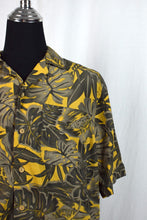 Load image into Gallery viewer, Hawaiian Party Shirt
