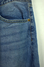 Load image into Gallery viewer, Levis Brand 505 Jeans
