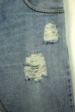Load image into Gallery viewer, Levis Strauss Denim Shorts
