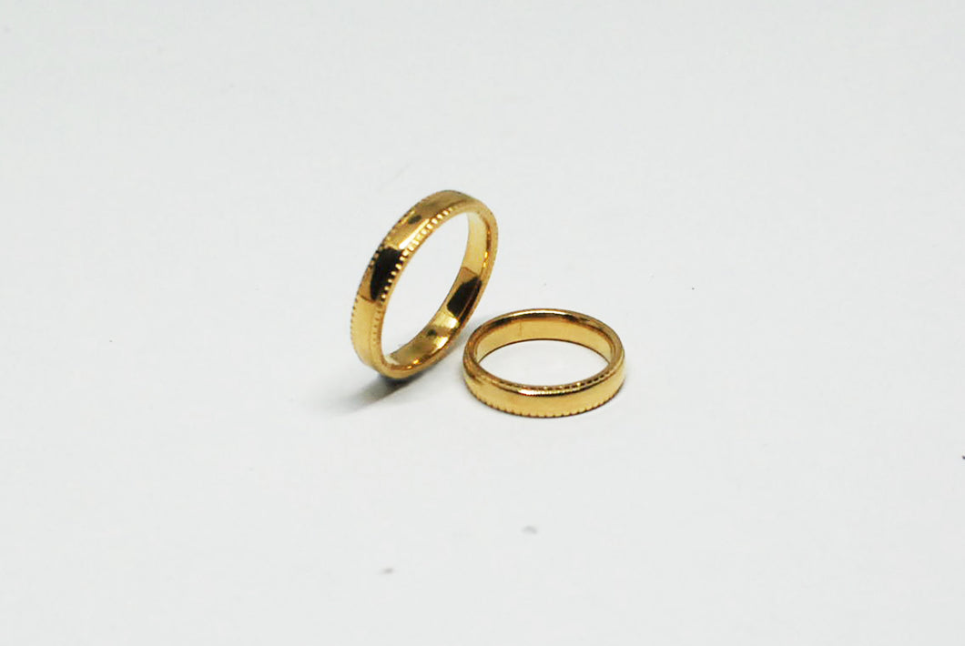 Gold Ring with Decorative Edge